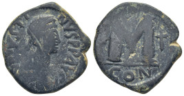 Justin I (518-527). Æ 40 Nummi (28mm, 16.0 g). Constantinople. Pearl-diademed, draped and cuirassed bust r. R/ Large M flanked by cross and star; cros...