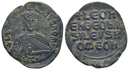 Leo VI the Wise. 886-912. Æ Follis (26mm, 5.3 g). Constantinople mint. Crowned facing bust, holding akakia / Four-line legend.