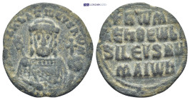 Romanus I Lecapenus AD 920-944. Constantinople Follis Æ (24mm., 4.32 g). Crowned, bearded, facing bust of Romanus, wearing chlamys, holding labarum an...