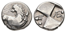 Thrace, Chersonesos. AR, Hemidrachm. 2.30 g. - 15.00 mm. Circa 386-338 BC.
Obv.: Forepart of lion right, head left.
Rev.: Quadripartite incuse square ...