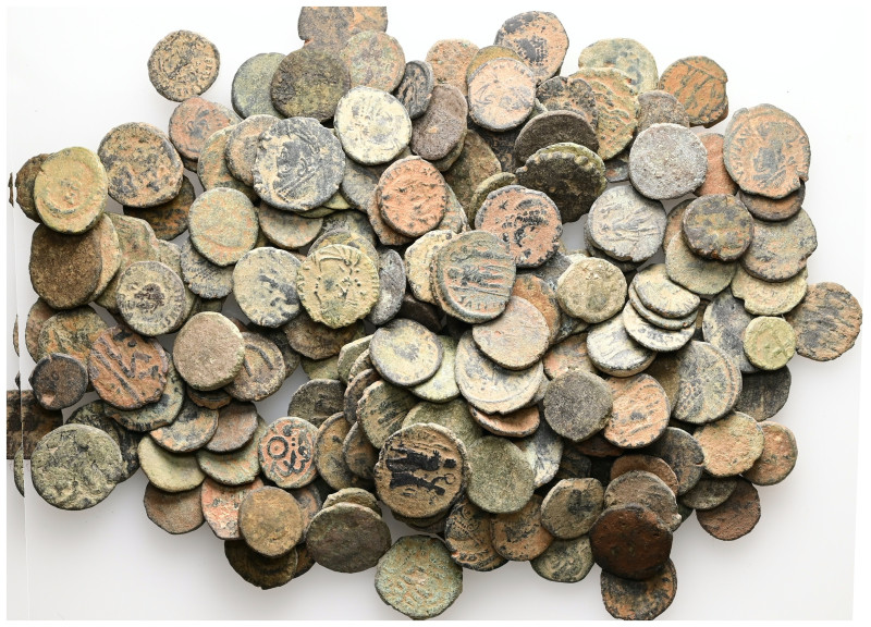Lot of 200 unclassified See picture. LOT SOLD AS IS, NO RETURNS.(A29)