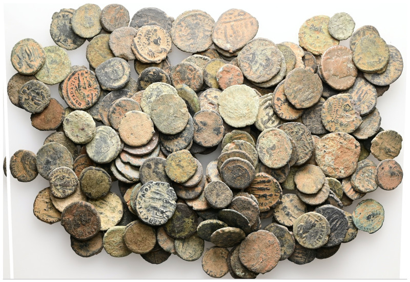 Lot of 200 unclassified See picture. LOT SOLD AS IS, NO RETURNS.(A55)