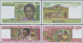 Madagascar: set of 2 notes containing 500 and 25.000 Francs ND(1994-95) Specimen P. 75s, P. 82s without watermark, with zerial numbers in condition: U...