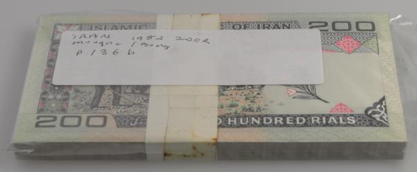 Iran: Bundle with 100 pcs. Iran 200 Rials 1982, P.136b in aUNC/UNC