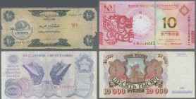 Alle Welt: Small box with 336 banknotes from all over the world with some duplicates, comprising for example Malta 1 Lira L.1967, Russia 10.000 Rubles...