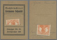 Deutschland - Briefmarkennotgeld: GERA, Hermann Schmidt, Buchdruckerei, Germania 2 x 7 1/2 Pf. orange, im Werbekärtchen mit Schlitz.