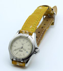 TISSOT -PR100- Referenza P640/740. Movimento al quarzo. Cassa in acciaio con diametro da 31mm. Dial panna con indici argentati applicati. Finestra per...