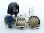 Lotto di 3 orologi Seiko: il primo (referenza 7005-8150, movimento a carica automatica, cassa in acciaio con diametro da 39mm, dial blu. Finestra per ...