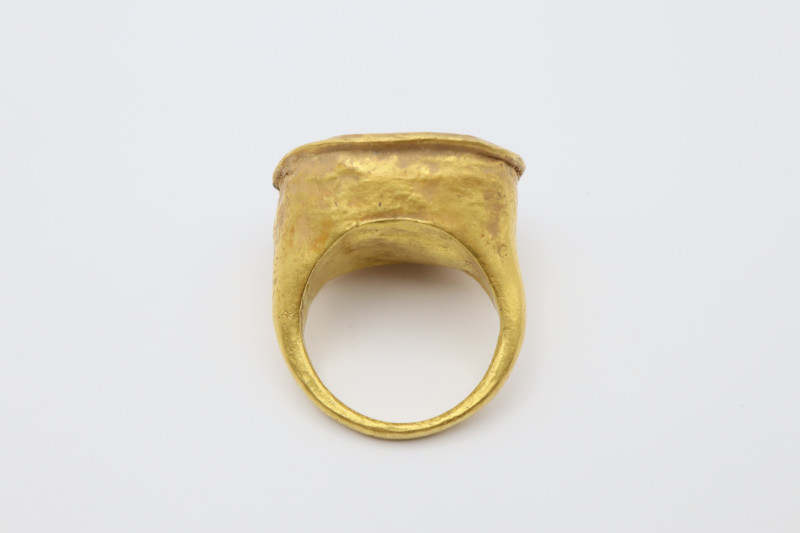 Ancient Greek Gold Ring with Gemstone 5th,3rd Century BC

Substantial gold rin...