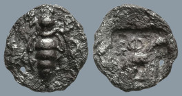 IONIA. Ephesos. (Circa 500-420 BC).
AR Tetartemorion (6.5mm 0.17g)
Obv: Bee.
Rev: Ε Φ. Head of eagle right within incuse square.
SNG Kayhan 127; K...
