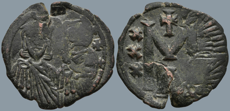 Nicephorus I (802-811 AD). Constantinople.
AE Bronze (24.3mm 3.43g)
Obv: Facin...