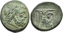 Akarnanien - Städte: Oiniadai: Bronze 219-211 v. Chr. Av: Bärtiger Zeuskopf nach rechts, Rv: Flussgott Acheloos nach rechts, BMC 189.8, SNG Cop. 402, ...