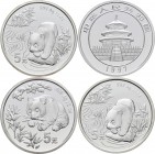 China - Volksrepublik: Lot 3 Münzen:3 x 5 Yuan 1/2 OZ Panda. 1997 Standart Ausführung (KM# 993), 1997 mit Legende Rückgabe Hongkong (KM#1005), 1998 mi...