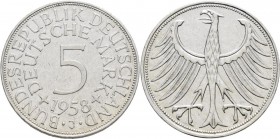 Bundesrepublik Deutschland 1948-2001: 5 DM Kursmünze 1958 J, nur 60.000 Ex., Jaeger 387, Kratzer, sehr schön.
 [taxed under margin system]