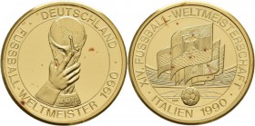 Medaillen Deutschland: Deutschland - Fußball-Weltmeister 1990. Goldmedaille 9,75 g aus 999,9/1000 Gold. XIV. FIFA World Cup Italien. Rotflecken, polie...