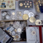 Alle Welt: Ein Karton bestehend überwiegend aus Abboware von BTN/MDM. Dabei viele Europroben, Medaillen, veredelte (vergoldete) Euro-Kursmünzensätze, ...