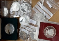Alle Welt: Lot 9 Silbermünzen, Canada: 10 Dollars 1973, 20 Dollars 1986, 1987/Gibraltar: 25 New Pence 1972/ Liberia: 5 Dollars 1976/Frankreich: 100 Fr...