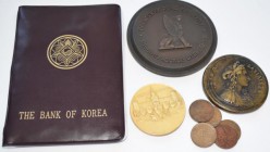 Alle Welt: Kleines Lot: 1 x KMS Korea, Medaille Sovetskij Fond Kultury, Medaille Ill Comune di Milano Silber vergoldet (Stempel 850), Guß-Medaille mit...