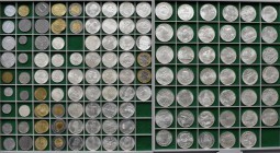 Italien: Italien Republik bis zur Euroeinführung (1945-2001): Typensammlung ca. 120 diverse Lire Münzen, einige Gedenkmünzen aus Silber dabei.
 [taxe...