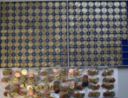 Euromünzen: Eine umfangreiche Sammlung an losen Euromünzen Sets 1c - 2 Euro sowie 2 Euro Gedenkmünzen. Bei den Sets auch Kleinstaaten San Marino, Vati...