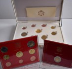 Vatikan: Kleines Lot Euromünzen, beinhaltet folgende Münzen: 2 Euro Gedenkmünze 2015 Weltfamilientreffen Philadelphia, Kursmünzensatz 2015 - jeweils i...