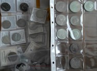 DDR: Eine Schachtel mit über 40 Gedenkmünzen sowie ein paar Umlaufmünzen aus der DDR, dabei auch 10 Mark Schweitzer und 20 Mark Bach.
 [taxed under m...