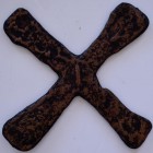 Varia, Sonstiges: PRIMITIVGELD: Katanga-Kreuz in X-Form aus Kupfer, Kongo, 459g, ca. 18,5 cm.
 [taxed under margin system]