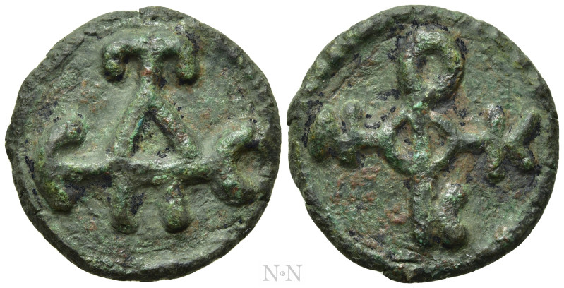 NICEPHORUS II PHOCAS (963-969). Ae. Cherson. 

Obv: Cruciform monogram.
Rev: ...