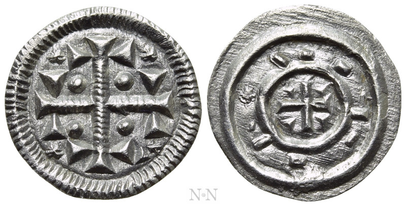 HUNGARY. István II (1116-1131). Denar. 

Obv: Long cross; two wedges, pellet a...