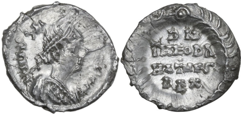 Ostrogothic Italy. Theodahad (534-536). AR Quarter Siliqua in the name of Justin...