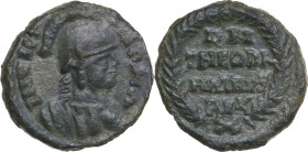Ostrogothic Italy. Theodahad (534-536). AE Quarter follis or Decanummium. Ravenna mint, 534-536. Obv. INVICTA ROMA. Helmeted and draped bust of Roma r...