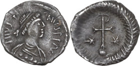 Justin II (565-578). AR Half Siliqua, Ravenna mint. Obv. DN IVSTINVS PP AVG. Diademed bust right, wearing robe ornamented by row of pellets. Rev. Stau...