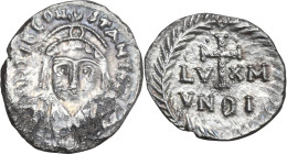 Tiberius II Constantine (578-582). AR half Siliqua. Carthage mint. Obv. DN TIb CONSTANT PP. Bust facing wearing crown with pendilia, cuirass and holdi...