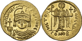 Maurice Tiberius (582-602). AV Solidus, Constantinople mint. Obv. ON mAVRC TIb PP AVG. Draped and cuirassed bust facing, wearing plumed helmet and hol...