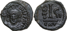 Maurice Tiberius (582-602). AE Decanummium, Catania mint, RY 7 (589/90 AD). Obv. [DN MAVRC] TIb PP AVG. Bust facing, wearing plumed helmet and holding...