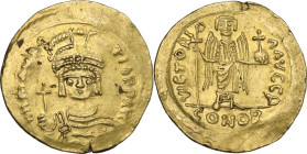 Maurice Tiberius (582-602). AV Solidus. Rome mint, c. 583-584 AD. Obv. ON mAVRC TIb PP AVC. Draped and cuirassed bust facing, wearing plumed helmet an...