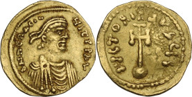 Heraclius (610-641). AV Semissis, Constantinople mint. Obv. dN hRACLI-YS PP AV. Diademed, draped and cuirassed bust right, beardless. Rev. VICTORIA AV...