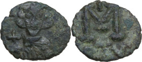 Justinian II (685-695). AE Follis. Ravenna mint. Obv. Crowned bust facing, wearing chlamys, holding globus cruciger. Rev. Large M; I above; in exergue...