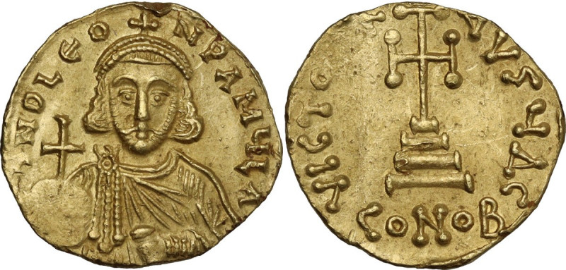 Leo III the 'Isaurian' (717-741). AV Solidus. Constantinople, AD 717-720. Obv. D...