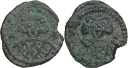 Capua. Monetazione anonima dei Principi di Capua e di Benevento (fine X secolo). Mezzo denaro. D/ Busto diademato di fronte; ai lati, due stelle. R/ B...