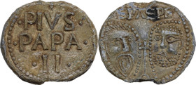 Roma. Pio II (1458-1464), Enea Silvio Piccolomini. Bolla plumbea. D/ +/• PIVS•/•PAPA•/ •II•. R/ SPA SPE. Teste degli apostoli S. Pietro e S. Paolo; tr...
