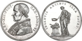 Leone XII (1823-1829), Annibale Sermattei della Genga. Medaglia ibrida A. VI. D/ LEO XII PONT MAX ANNO VI. Busto a sinistra con mozzetta e stola; sott...
