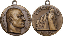 Era Fascista. Medaglia A. XII (1934). D/ PRINCEPS JUVENTVTIS. Testa a destra di Benito Mussolini; sotto, JOHNSON MONTI. R/ LITTORIALI A XII. Tre fasci...