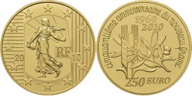 France - 250 Euros 2010, Gold, 5me RÉPUBLIQUE depuis 1959 The Seed Sower to left. Rev. wheat and olive branch.KM. 167162.21 g. In original case of iss...