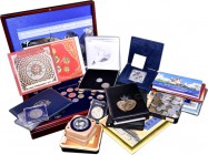 LOTS - Lot Worldcoins Interesting lot worldcoins, a.o. Congo Silver Protection Set 2000 Triangle coins. Various qualities. Must be seen