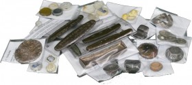 LOTS - Lot Primitive currency Asia/Thailand A.o. a heavy silver ingot (ca. 200 g.), silver Chiang money, silver saddle money, silver flower money, pig...