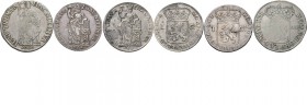 Lot Provinciaal (3) Bestaande uit een tweetal Guldens van Gelderland (Delm. 1178) en een ½ 3-Gulden 1696 van Friesland (Delm. 1160). Gemiddeld Fraai t...