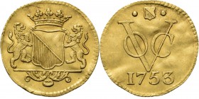 PROVINCIALE MUNTEN - Gouden duit 1753, Gold, Utrecht Gekroond stadswapen tussen schildhouders. Kz. · stadsschild · / VOC / jaartal. Kabelrand.Scho. 34...