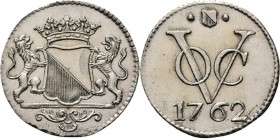 PROVINCIALE MUNTEN - Zilveren duit 1762, Silver, Utrecht Gekroond stadswapen tussen schildhouders. Kz. · stadsschild · / VOC / jaartal. Kabelrand.Scho...