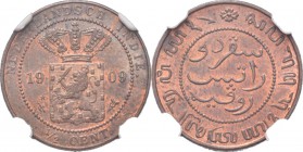 NEDERLANDS-INDISCH GOUVERNEMENT 1816–1949 - ½ cent 1909, Copper, WILHELMINA 1890–1948 TYPE II mmt. hellebaard met ster. Gekroond rijkswapen tussen waa...